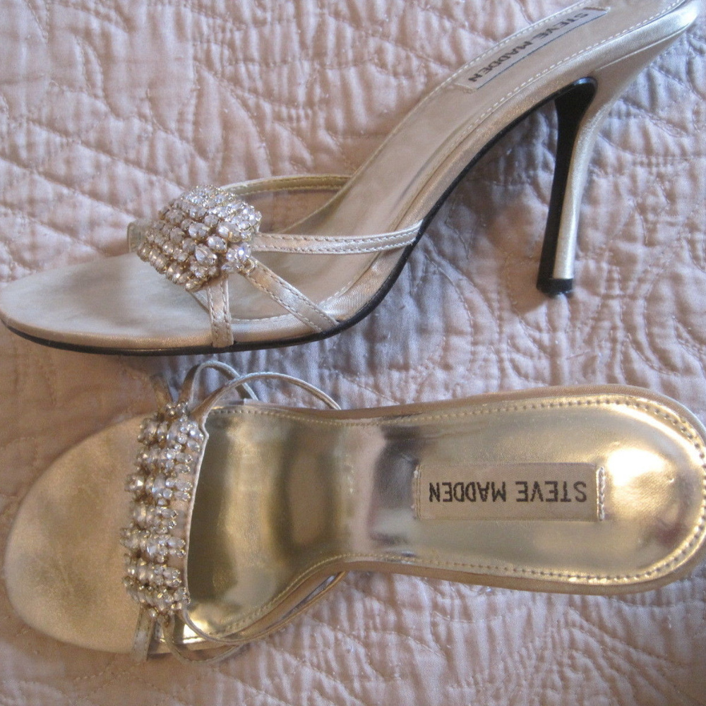 STEVE MADDEN ACTRESS GOLD SATIN SLIDE HEEL
